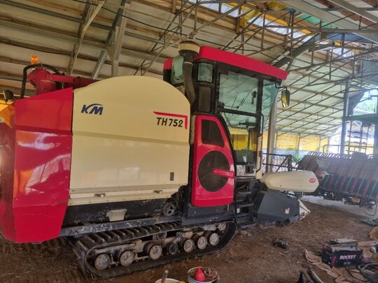 TYM Combine Harvester TH752 (보통형) 앞좌측면