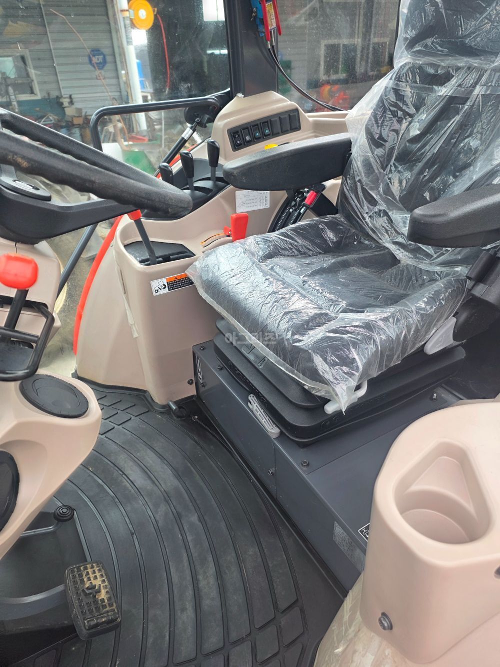 Kubota Tractor M7460 (74hp) 뒤우측면
