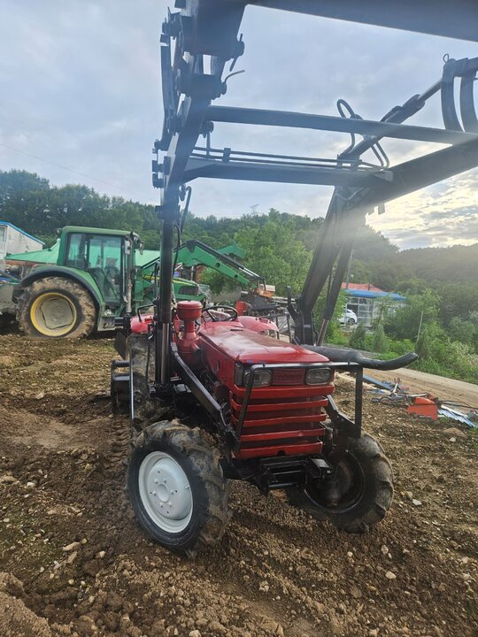 TYM 트랙터 TS3840 (38마력) 앞좌측면