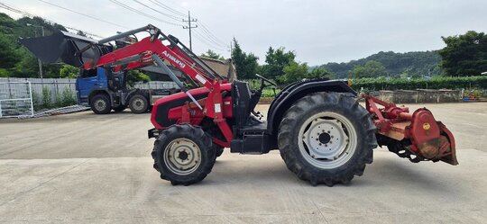 TYM 트랙터 T552 (55마력) 앞좌측면