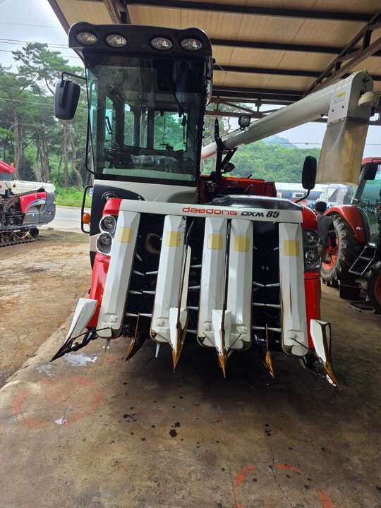 Daedong Combine Harvester DXM85 (5Rows) 앞좌측면