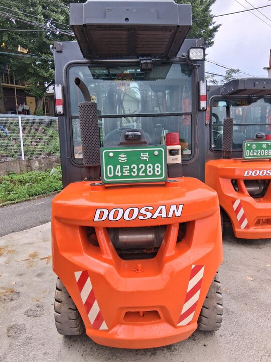  지게차 D30S-7 (3톤) 앞좌측면