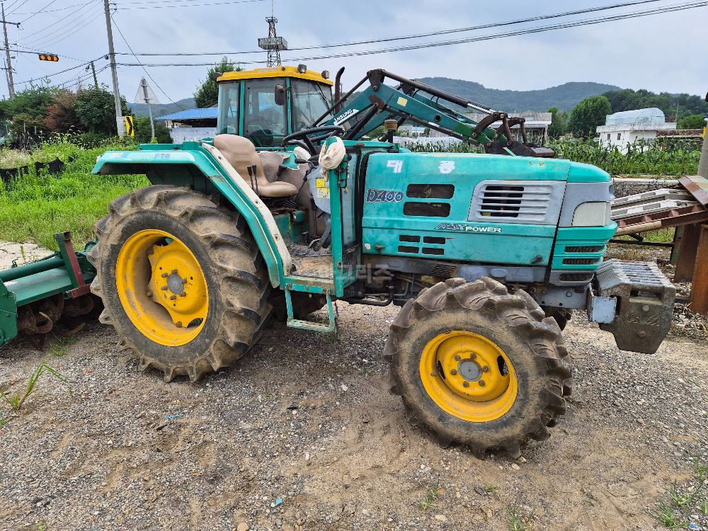 대동 트랙터 D400 (43마력) 뒤우측면