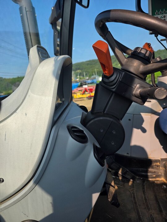 LS Tractor T6.165 (135hp) 앞좌측면