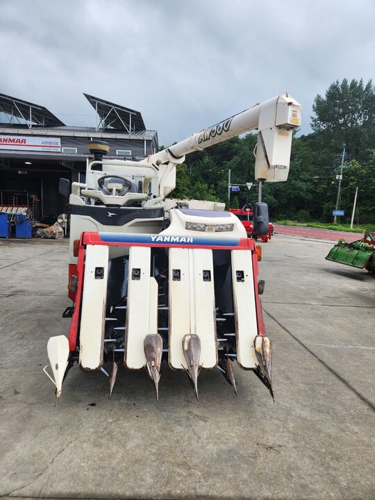 얀마 콤바인 AW580 (5조식) 앞좌측면