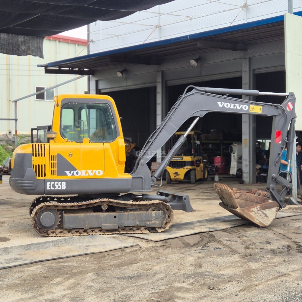 볼보삼성 EC55 MX55 굴삭기 EC55,MX55 (5.5톤) 뒤우측면