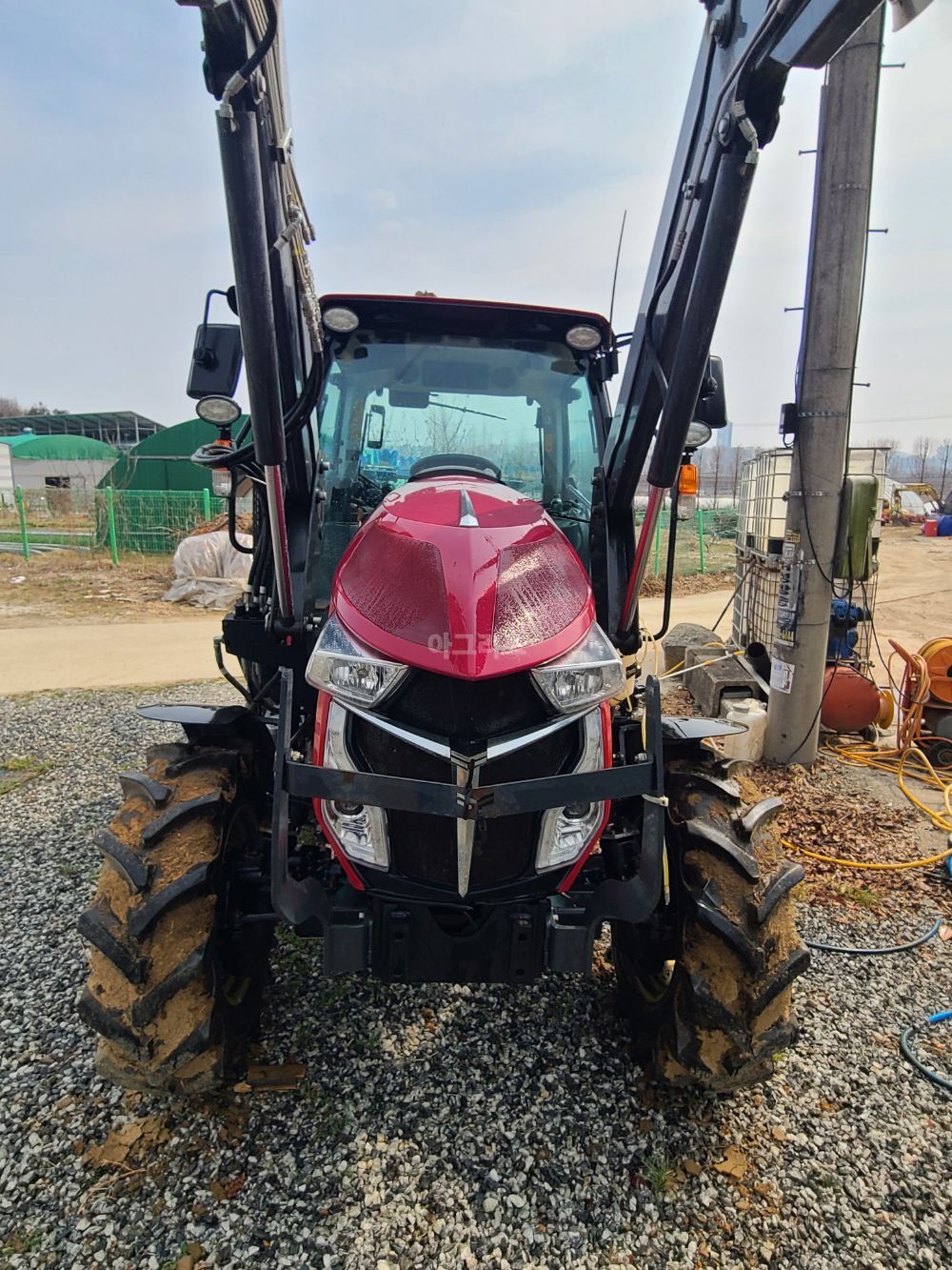 얀마 트랙터 YT470 (70마력) 뒤우측면