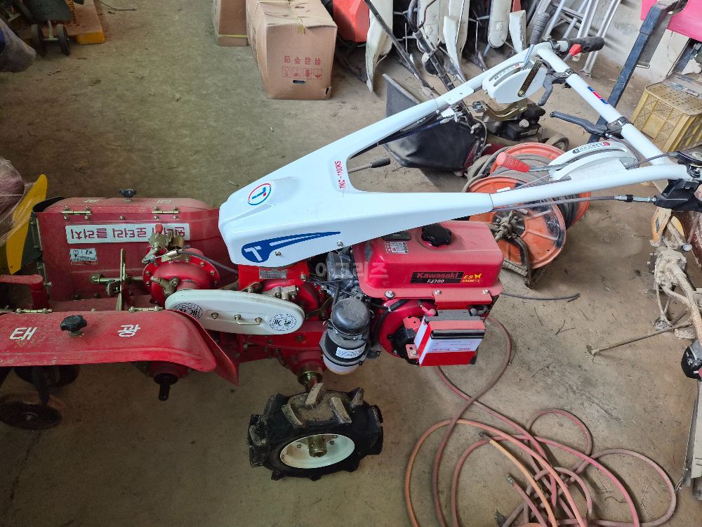 Cultivator TKC-1100KE 키시동,소형위탁판매 (9hp) 뒤우측면