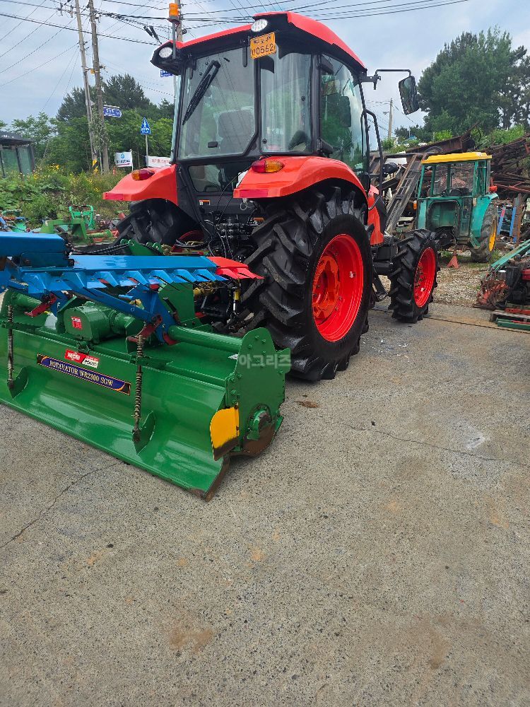 Kubota Tractor M7460 (74hp) 뒤우측면