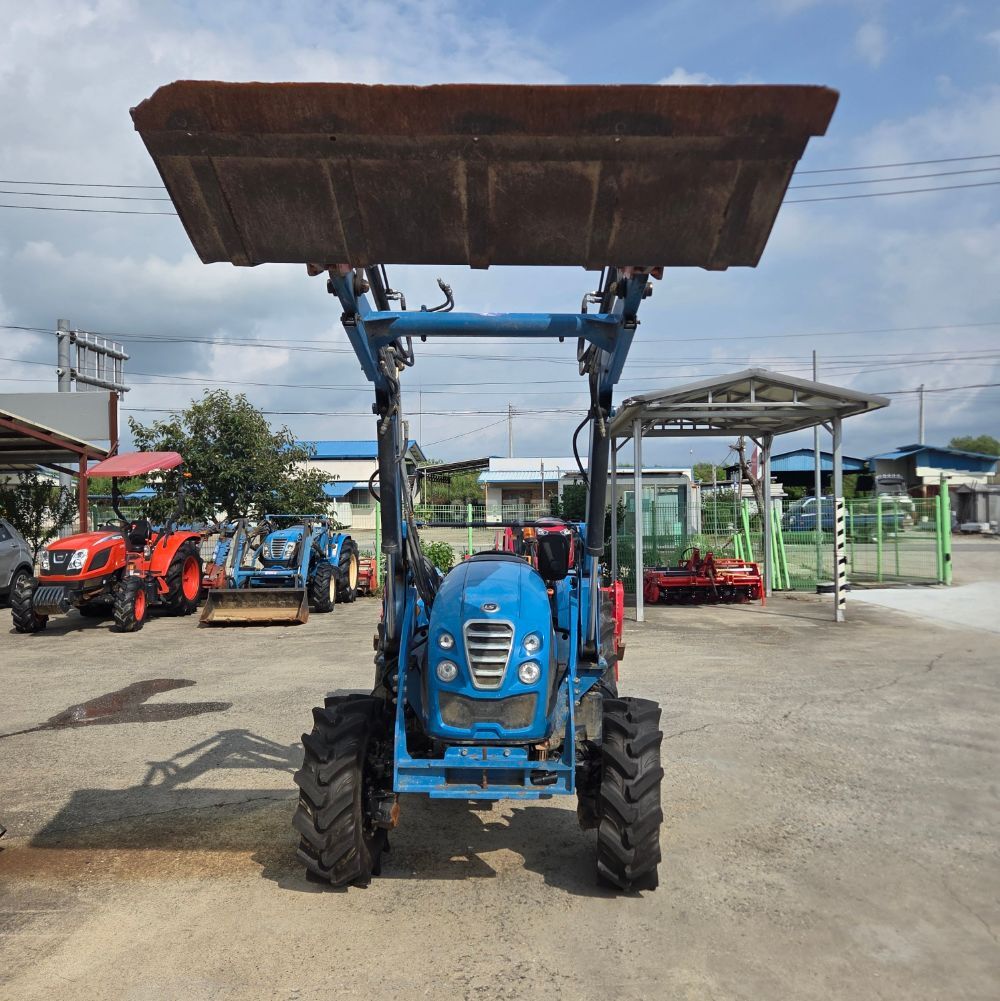LS Tractor XR4155 (55.7hp) 뒤우측면