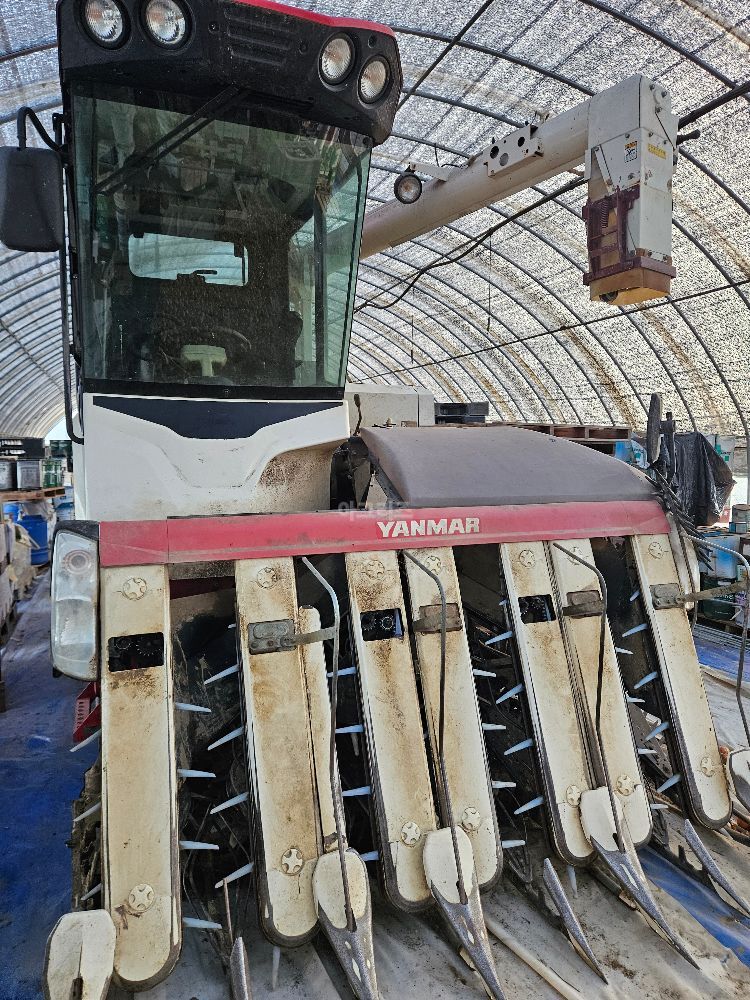 얀마 콤바인 AW7114 (7조식) 뒤우측면