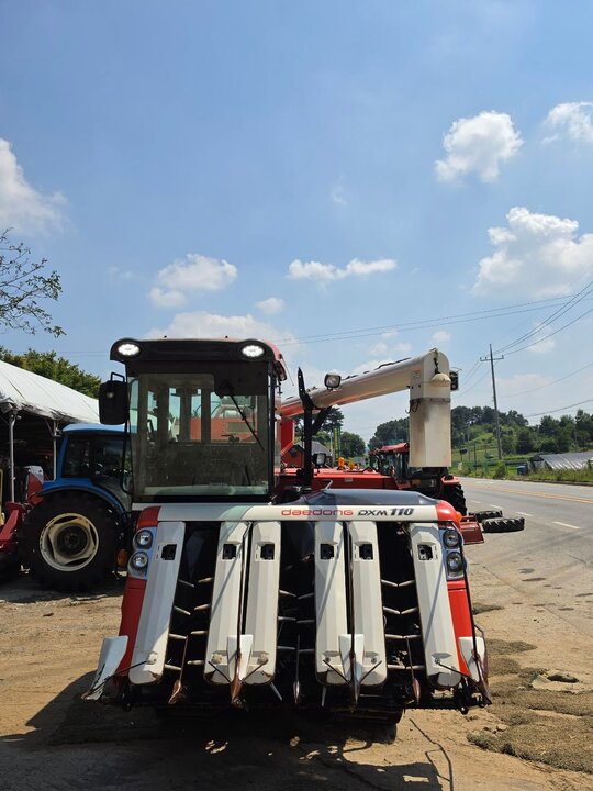 Daedong Combine Harvester DXM110 (6Rows) 앞좌측면