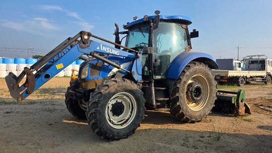 뉴홀랜드 트랙터 TX110A (110마력) 앞좌측면