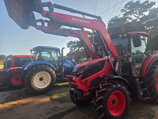 Daedong Tractor HX1000 (111hp) 앞좌측면