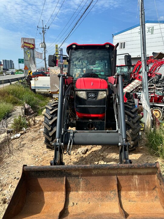 Kukje Tractor LUXEN700 (70hp) 앞좌측면