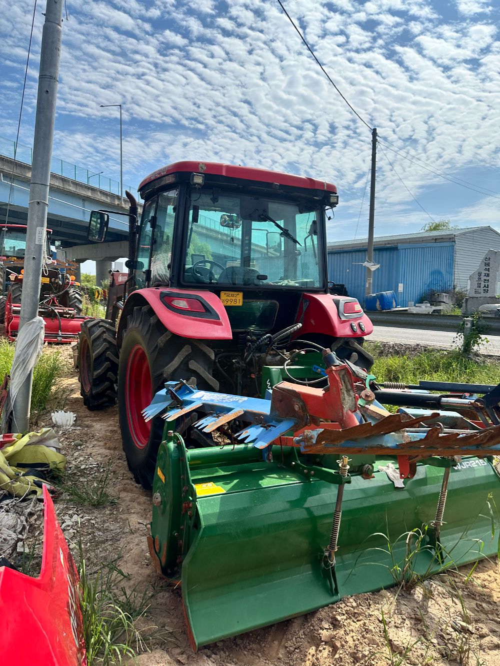Kukje Tractor LUXEN700 (70hp) 뒤우측면