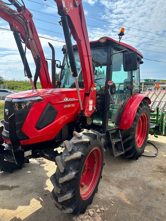 국제 트랙터 LUXEN750 (75마력) 앞좌측면