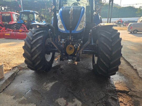 NewHolland Tractor T6.180 (145hp) 앞좌측면