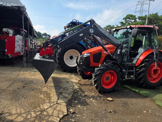 Kubota Tractor M5961 (97hp) 앞좌측면