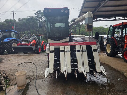 Yanmar Combine Harvester AW6114 (6Rows) 앞좌측면