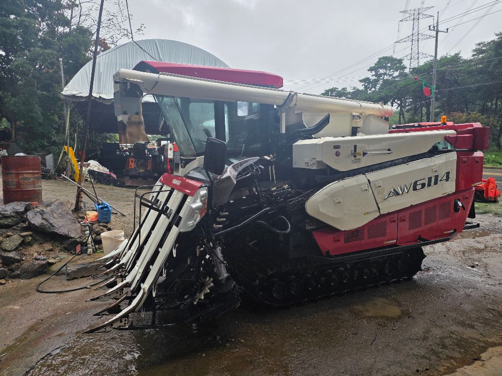 Yanmar Combine Harvester AW6114 (6Rows) 뒤우측면