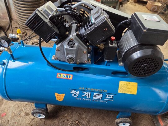  청계콤프 5.5마력 120리터 청계콤프 5.5마력 120리터  앞좌측면
