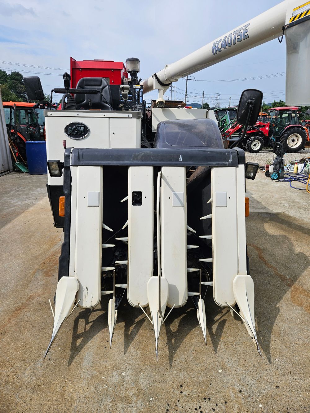 TYM Combine Harvester KC575G (4Rows) 뒤우측면