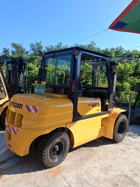 Hyundai Forklift (4.5톤)  앞좌측면