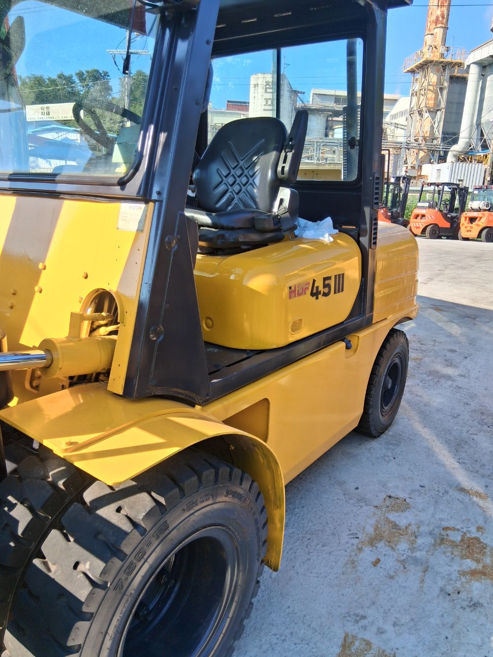 Hyundai Forklift (4.5톤)  뒤우측면