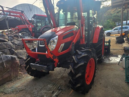 Daedong Tractor PX1100PSC (110hp) 앞좌측면