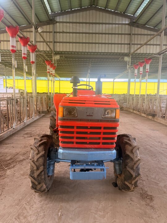 Daedong Tractor 35마력 (35hp) 앞좌측면