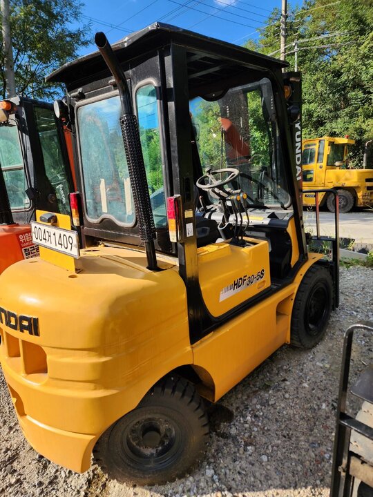 Hyundai Forklift HDF30-5S (3톤) 앞좌측면