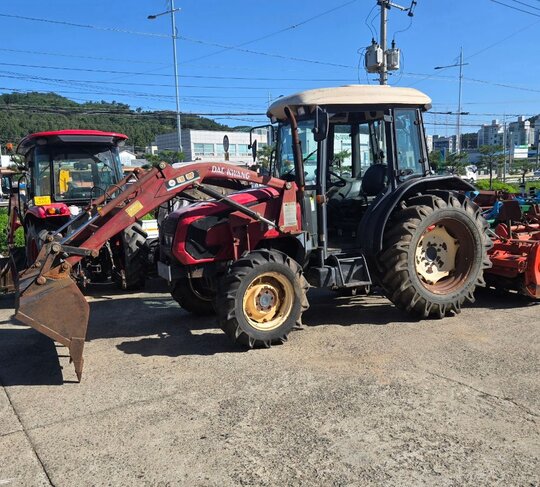 TYM 트랙터 T552 (55마력) 앞좌측면