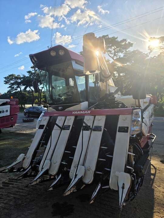 얀마 콤바인 AW6114 (6조식) 앞좌측면