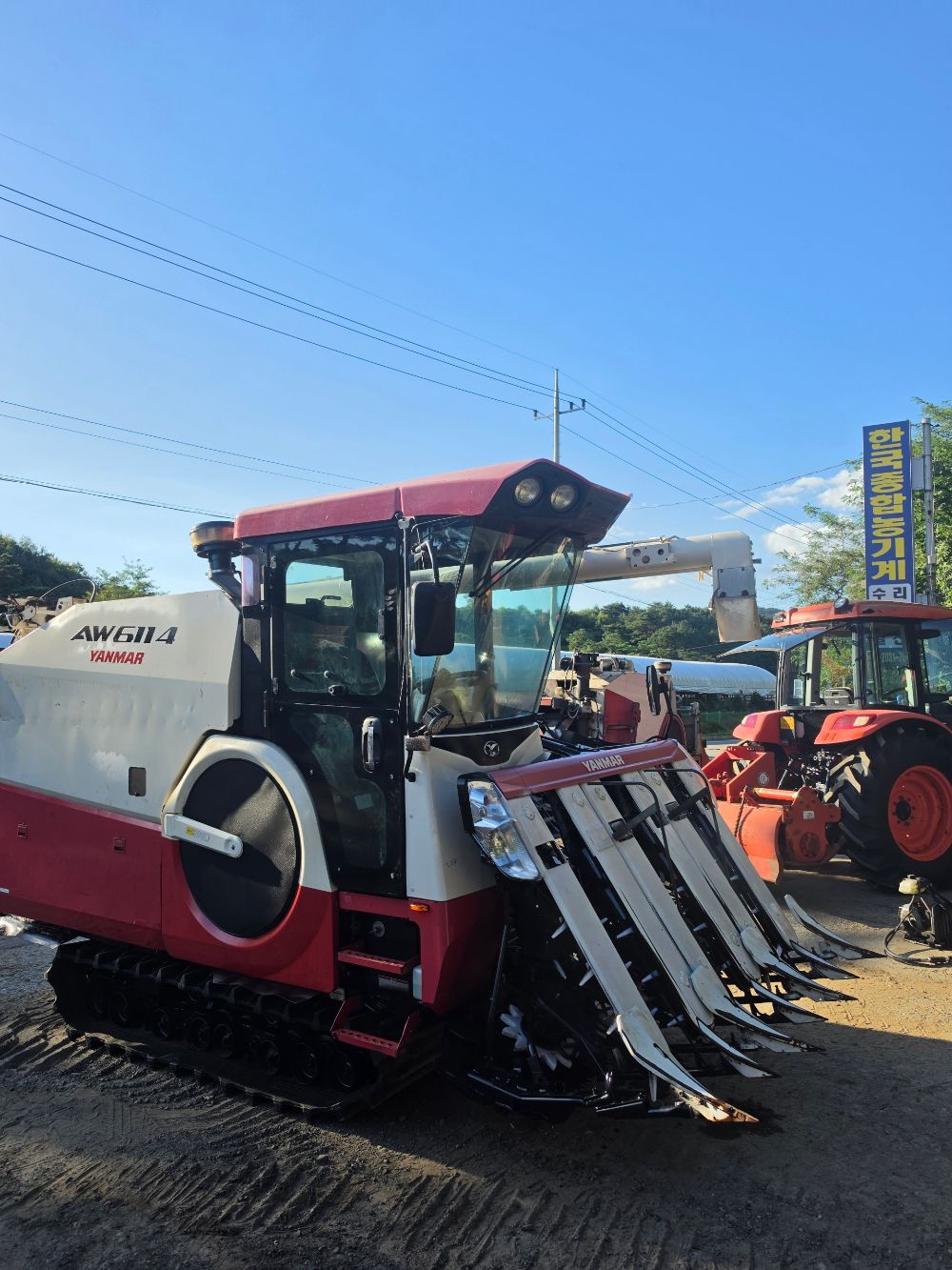 얀마 콤바인 AW6114 (6조식) 뒤우측면