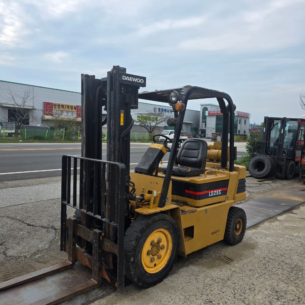 Doosan Forklift LD25S (2.5톤) 뒤우측면