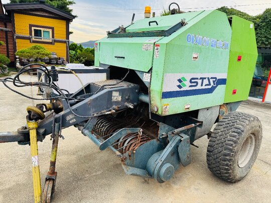  Round Baler TCR2220AN  앞좌측면