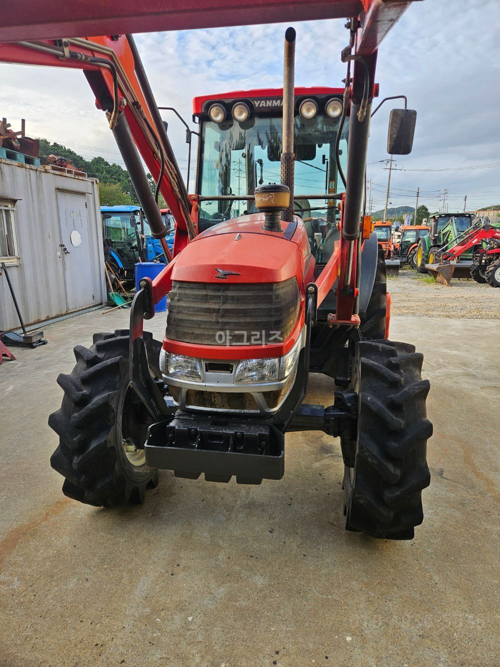 얀마 트랙터 EG775 (75마력) 뒤우측면