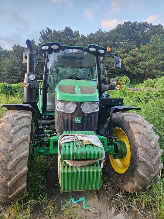JohnDeere Tractor 6120M (120hp) 앞좌측면