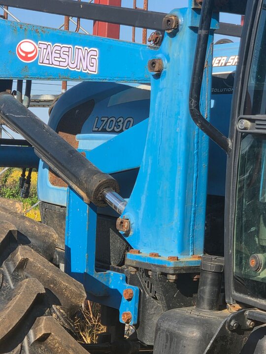LS 트랙터 L7030 (85마력) 앞좌측면
