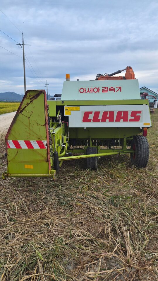 Shibaura Rectangle Baler MARKANT55  앞좌측면
