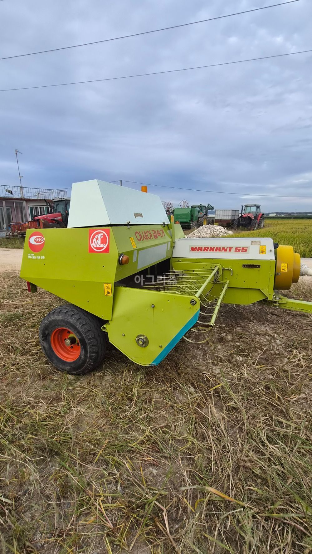 Shibaura Rectangle Baler MARKANT55  뒤우측면