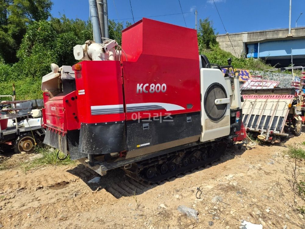 국제 콤바인 KC800 (4조식) 뒤우측면