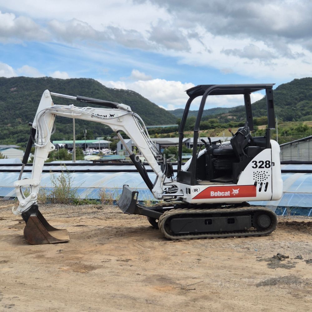  Excavator Bobcat 328 (2.8톤) 뒤우측면