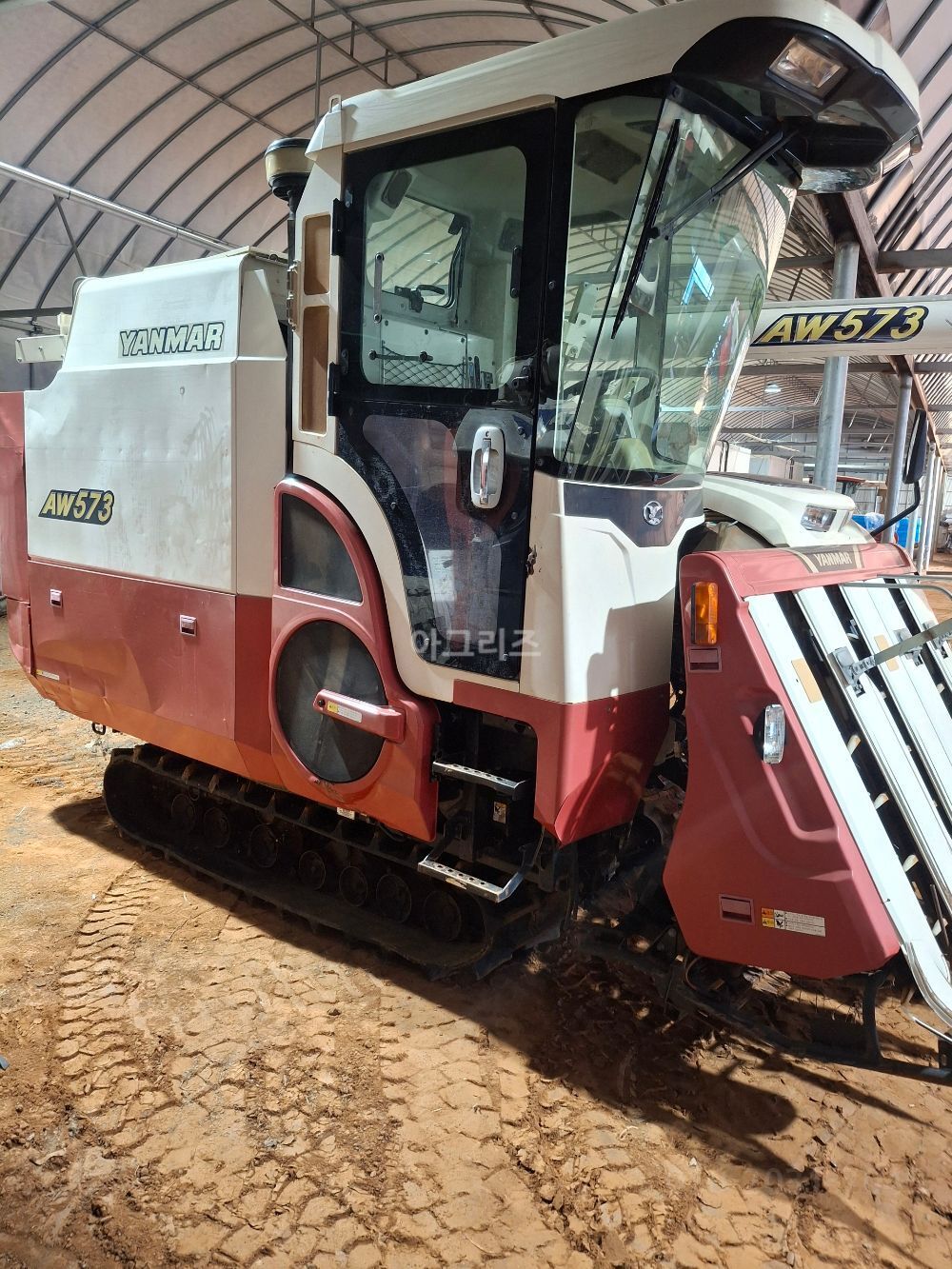 Yanmar Combine Harvester AW573 (5Rows) 뒤우측면