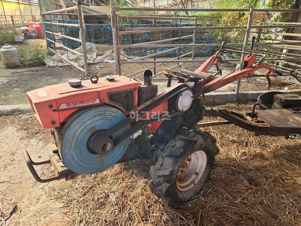 TYM Power Tiller DT-140 (10hp) 뒤우측면