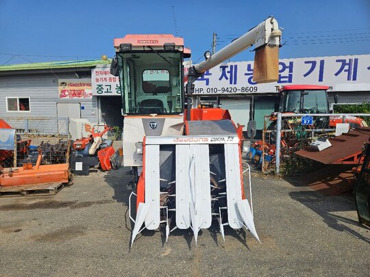 대동 콤바인 DXM73GFC (4조식) 앞좌측면