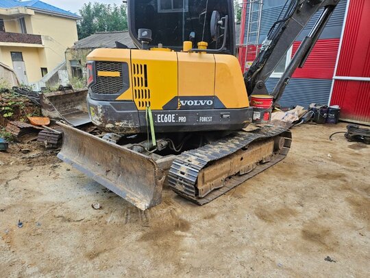 볼보 ec60e 궤도만 판매 볼보굴착기 EC60E 앞좌측면