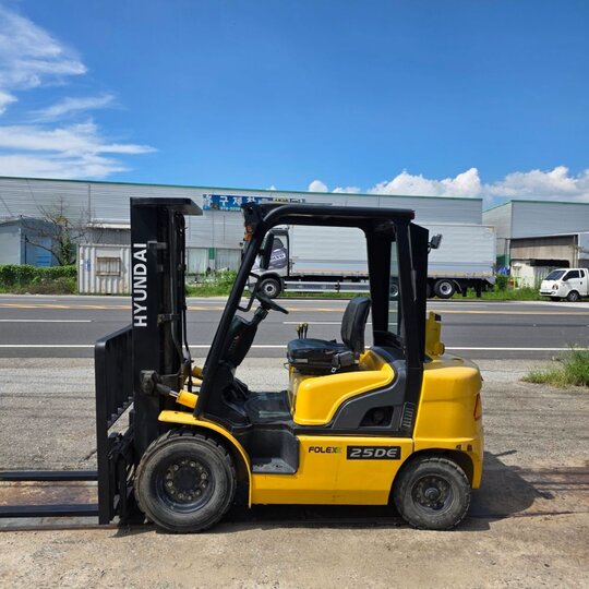 Hyundai Forklift 25DE (2.5톤) 앞좌측면