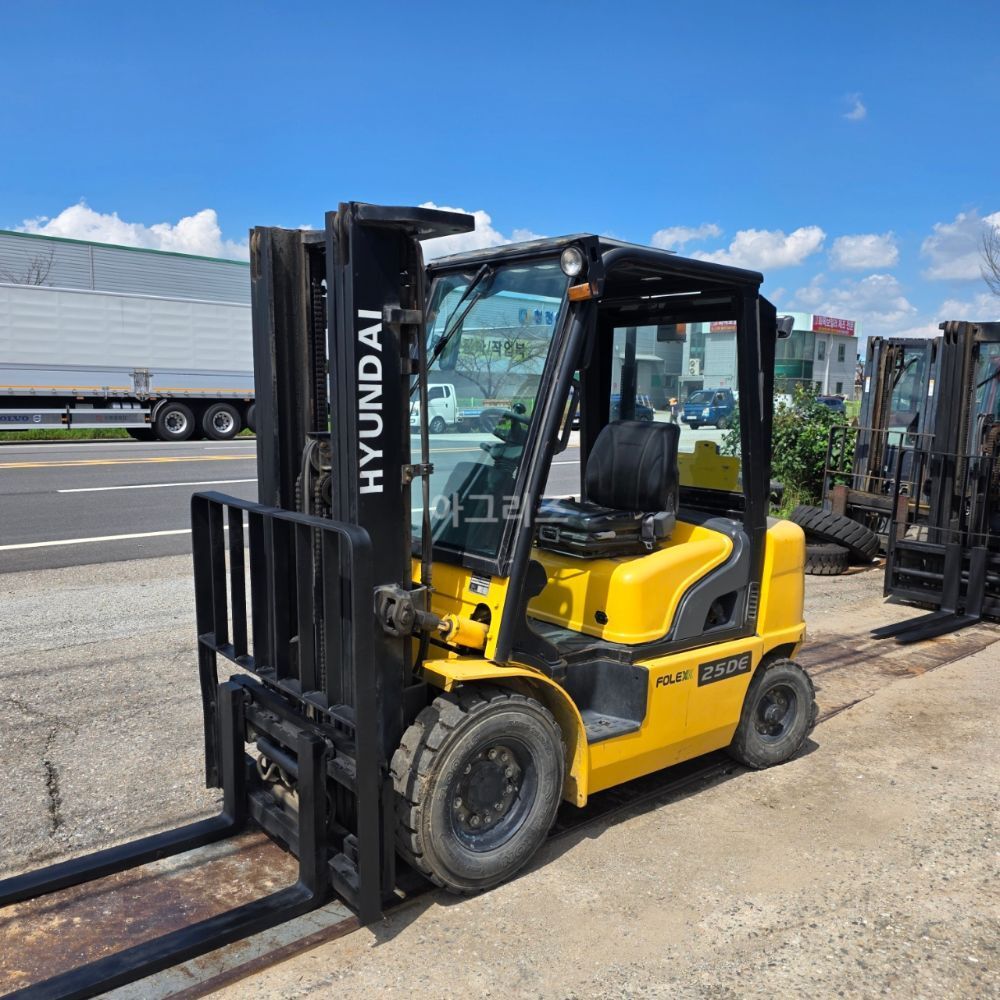 Hyundai Forklift 25DE (2.5톤) 뒤우측면